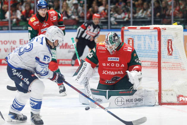 Tobias Ancicka (45, Augsburger Panther) beim Spiel zwischen Augsburger Panther v Adler Mannheim, Eishockey, Herren, DEL, 2026 2027, 9.Spieltag am 16.10.2026 in Augsburg, Curt-Frenzel-Stadion. Bayern Deutschland