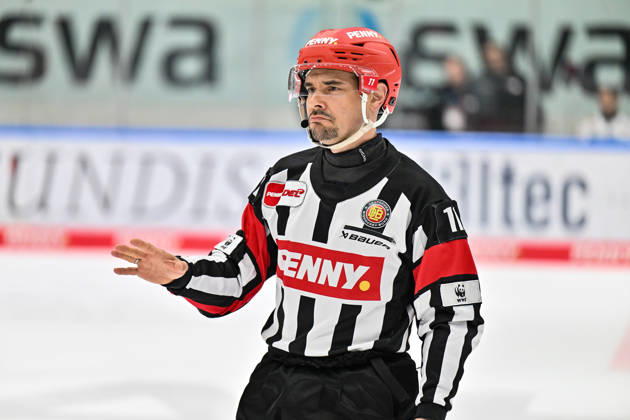 Penny DEL; Augsburger Panther - Adler Mannheim, 16.10.2026 AUGSBURG, GERMANY; 16. OCTOBER: Hauptschiedsrichter Sirko HUNNIUS Einzelfoto Freisteller während dem Match der Penny DEL zwischen den Augsburger Panthern und den Adler Mannheim am 9. Spieltag im Curt Frenzel Stadion Copyright: xBEAUTIFULxSPORTS Goldbergx