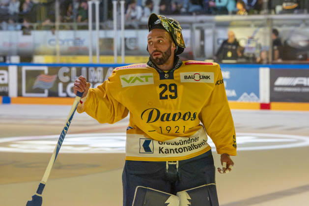 LUGANO, SWITZERLAND - OCTOBER 16: goalkeeper Sandro Aeschlimann of Davos during the game between HC Lugano v HC Davos at the Corner Arena on October 16, 2026 in Lugano, Switzerland. Lugano Ticino Switzerland Copyright: xJustPictures.ch JarixPestelaccix jp-en-EuSpIm-JP6_JAr_NL_HCL_HCDavos_16Ott2026_000138