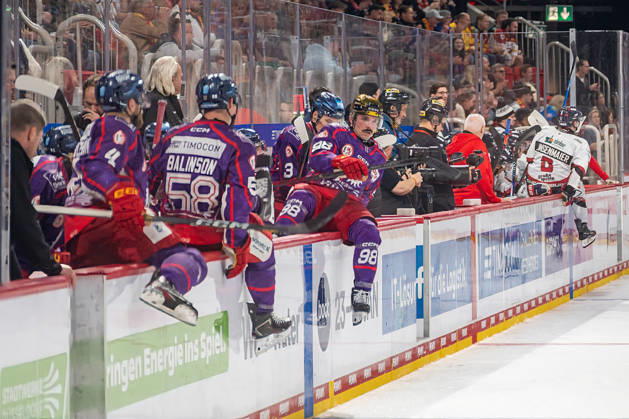 Die Spieler beider Mannschaften sind bereit fuer den Einsatz. DEG vs. EHC Freiburg, Eishockey, DEL2, 09. Spieltag, Saison 2026 2027, 16.10.2026 DEG vs. EHC Freiburg, Eishockey, DEL2, 09. Spieltag, Saison 2026 2027, 16.10.2026 Duesseldorf Copyright: xEibner-Pressefoto ThomasxHaeslerx EP_THR
