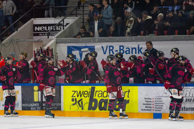 DEL2 (matchday 9) Ice hockey, Eishockey match between EV Landshut and Ravensburg Towerstars on 16.10.2026. in VR-Bank Landshut Arena Landshut, Germany. EV Landshut celebrates a goal during the DEL2 (matchday 9) ice hockey match between EV Landshut and Ravensburg Towerstars on 16.10.2026. in VR-Bank Landshut Arena Landshut, Germany. Copyright: xBEAUTIFULxSPORTS Bosnjakovicx