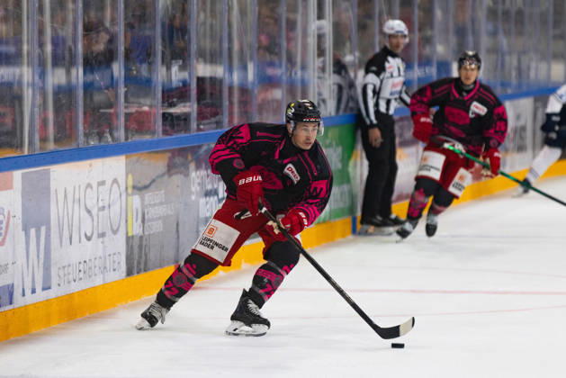 DEL2 (matchday 9) Ice hockey, Eishockey match between EV Landshut and Ravensburg Towerstars on 16.10.2026. in VR-Bank Landshut Arena Landshut, Germany. Trevor Gooch (EV Landshut 72) seen during the DEL2 (matchday 9) ice hockey match between EV Landshut and Ravensburg Towerstars on 16.10.2026. in VR-Bank Landshut Arena Landshut, Germany. Copyright: xBEAUTIFULxSPORTS Bosnjakovicx
