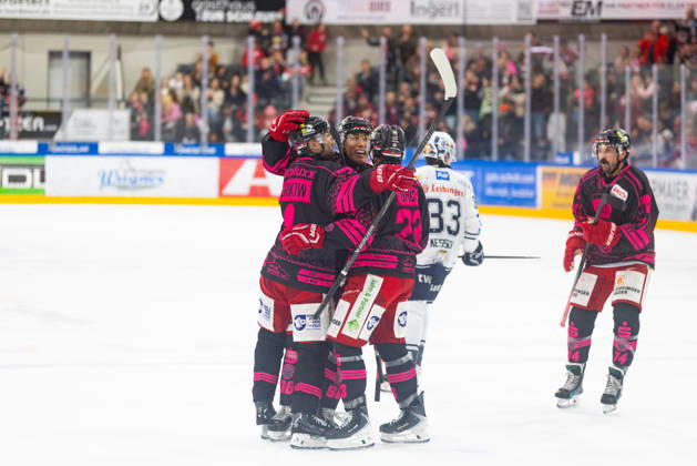 DEL2 (matchday 9) Ice hockey, Eishockey match between EV Landshut and Ravensburg Towerstars on 16.10.2026. in VR-Bank Landshut Arena Landshut, Germany. EV Landshut celebrates a goal during the DEL2 (matchday 9) ice hockey match between EV Landshut and Ravensburg Towerstars on 16.10.2026. in VR-Bank Landshut Arena Landshut, Germany. Copyright: xBEAUTIFULxSPORTS Bosnjakovicx