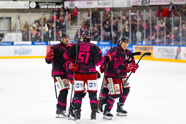 DEL2 (matchday 9) Ice hockey, Eishockey match between EV Landshut and Ravensburg Towerstars on 16.10.2026. in VR-Bank Landshut Arena Landshut, Germany. EV Landshut celebrates a goal during the DEL2 (matchday 9) ice hockey match between EV Landshut and Ravensburg Towerstars on 16.10.2026. in VR-Bank Landshut Arena Landshut, Germany. Copyright: xBEAUTIFULxSPORTS Bosnjakovicx