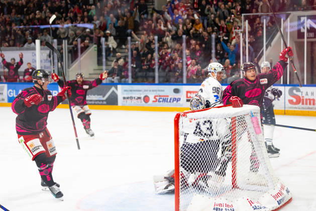 DEL2 (matchday 9) Ice hockey, Eishockey match between EV Landshut and Ravensburg Towerstars on 16.10.2026. in VR-Bank Landshut Arena Landshut, Germany. EV Landshut celebrates a goal during the DEL2 (matchday 9) ice hockey match between EV Landshut and Ravensburg Towerstars on 16.10.2026. in VR-Bank Landshut Arena Landshut, Germany. Copyright: xBEAUTIFULxSPORTS Bosnjakovicx