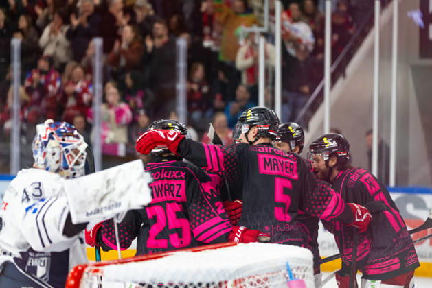 DEL2 (matchday 9) Ice hockey, Eishockey match between EV Landshut and Ravensburg Towerstars on 16.10.2026. in VR-Bank Landshut Arena Landshut, Germany. EV Landshut celebrates a goal during the DEL2 (matchday 9) ice hockey match between EV Landshut and Ravensburg Towerstars on 16.10.2026. in VR-Bank Landshut Arena Landshut, Germany. Copyright: xBEAUTIFULxSPORTS Bosnjakovicx