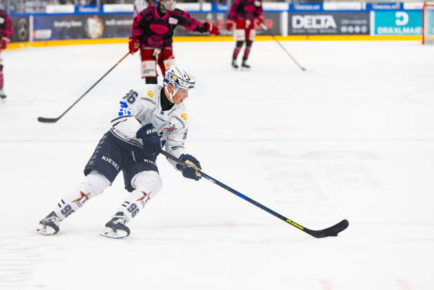 DEL2 (matchday 9) Ice hockey, Eishockey match between EV Landshut and Ravensburg Towerstars on 16.10.2026. in VR-Bank Landshut Arena Landshut, Germany. Niclas Hempel (Ravensburg Towerstars 96) seen during the DEL2 (matchday 9) ice hockey match between EV Landshut and Ravensburg Towerstars on 16.10.2026. in VR-Bank Landshut Arena Landshut, Germany. Copyright: xBEAUTIFULxSPORTS Bosnjakovicx
