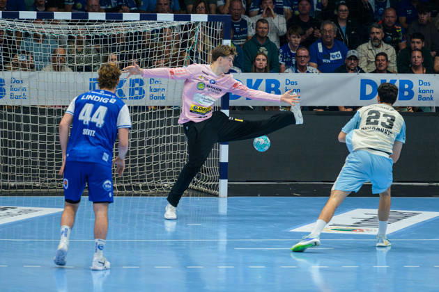 Mats Grupe (ThSV Eisenach, 25), Nikola Roganovic (VfL Gummersbach, 23), Stephan Seitz (ThSV Eisenach, 44) GER, ThSV Eisenach gegen VfL Gummersbach, 1. Opel Handballbundesliga, Handball, 9.Spieltag, Saison 2026 2027, 20.00 Uhr, 16.10.2026 GER, ThSV Eisenach gegen VfL Gummersbach, 1. Opel Handballbundesliga, Handball, 9.Spieltag, Saison 2026 2027, 20.00 Uhr, 16.10.2026 Eisenach Copyright: xMartinxHerbstx