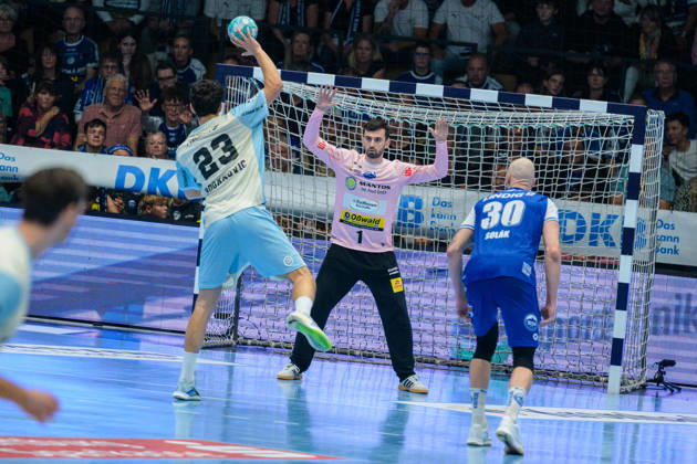 Matija Spikic (ThSV Eisenach, 01), Nikola Roganovic (VfL Gummersbach, 23), Dominik Solak (ThSV Eisenach, 30) GER, ThSV Eisenach gegen VfL Gummersbach, 1. Opel Handballbundesliga, Handball, 9.Spieltag, Saison 2026 2027, 20.00 Uhr, 16.10.2026 GER, ThSV Eisenach gegen VfL Gummersbach, 1. Opel Handballbundesliga, Handball, 9.Spieltag, Saison 2026 2027, 20.00 Uhr, 16.10.2026 Eisenach Copyright: xMartinxHerbstx