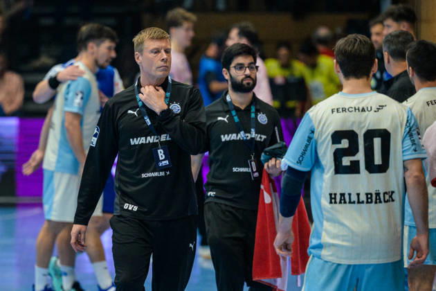 Gudjon Valur Sigurdsson (VfL Gummersbach, Offizieller), Ludvig Hallbaeck (VfL Gummersbach, 20) GER, ThSV Eisenach gegen VfL Gummersbach, 1. Opel Handballbundesliga, Handball, 9.Spieltag, Saison 2026 2027, 20.00 Uhr, 16.10.2026 GER, ThSV Eisenach gegen VfL Gummersbach, 1. Opel Handballbundesliga, Handball, 9.Spieltag, Saison 2026 2027, 20.00 Uhr, 16.10.2026 Eisenach Copyright: xMartinxHerbstx