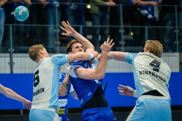 Stephan Seitz (ThSV Eisenach, 44) gegen Tilen Kodrin (VfL Gummersbach, 05), Ellidi Snaer Vidarsson (VfL Gummersbach, 04) GER, ThSV Eisenach gegen VfL Gummersbach, 1. Opel Handballbundesliga, Handball, 9.Spieltag, Saison 2026 2027, 20.00 Uhr, 16.10.2026 GER, ThSV Eisenach gegen VfL Gummersbach, 1. Opel Handballbundesliga, Handball, 9.Spieltag, Saison 2026 2027, 20.00 Uhr, 16.10.2026 Eisenach Copyright: xMartinxHerbstx