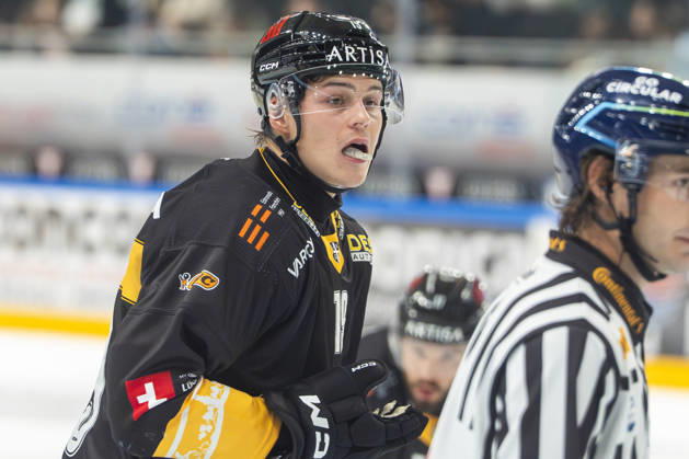 LUGANO, SWITZERLAND - OCTOBER 16: Rasmus Kupari of Lugano before a face-off during the game between HC Lugano v HC Davos at the Corner Arena on October 16, 2026 in Lugano, Switzerland. Lugano Ticino Switzerland Copyright: xJustPictures.ch JarixPestelaccix jp-en-EuSpIm-JP6_JAr_NL_HCL_HCDavos_16Ott2026_000193
