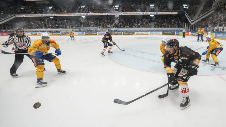 LUGANO, SWITZERLAND - OCTOBER 16: Luca Fazzini of Lugano R) against Ken Jager of Davos L) during the game between HC Lugano v HC Davos at the Corner Arena on October 16, 2026 in Lugano, Switzerland. Lugano Ticino Switzerland Copyright: xJustPictures.ch JarixPestelaccix jp-en-EuSpIm-JP6_JAr_NL_HCL_HCDavos_16Ott2026_000243