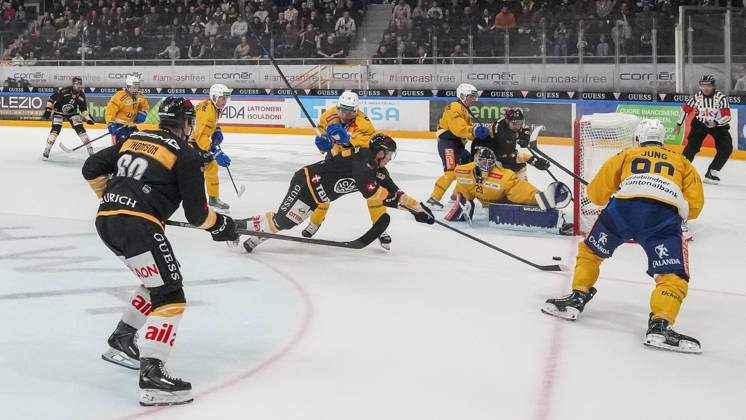 LUGANO, SWITZERLAND - OCTOBER 16: goalkeeper Sandro Aeschlimann of Davos in action during the game between HC Lugano v HC Davos at the Corner Arena on October 16, 2026 in Lugano, Switzerland. Lugano Ticino Switzerland Copyright: xJustPictures.ch JarixPestelaccix jp-en-EuSpIm-JP6_JAr_NL_HCL_HCDavos_16Ott2026_000245
