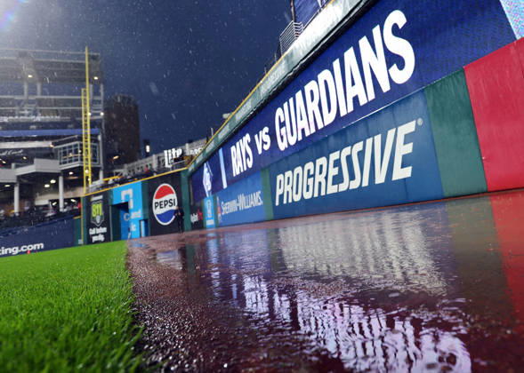 Water pools on the outfield as a heavy rain falls before the start of game four of the MLB, Baseball Herren, USA American League Championship Series between the Tampa Bay Rays and the Cleveland Guardians at Progressive Field in Cleveland, Ohio, on Friday, October 16, 2026. The 8pm ET start of the game has been delayed due to the weather.  CLE20261016705 AARONxJOSEFCZYK