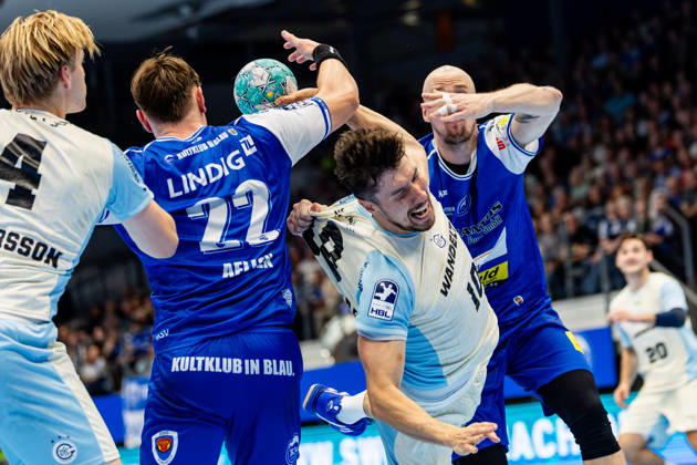 16.10.2026, GER, Handball, Maenner, Saison 26 27, Opel 1.Bl, 9.Spieltag, ThSV Eisenach - VfL Gummersbach Alex Dujshebaev (VfL Gummersbach), Felix Aellen (ThSV Eisenach,22) 99817 Eisenach Werner-Assmann-Halle Am Sportp Thueringen Deutschland