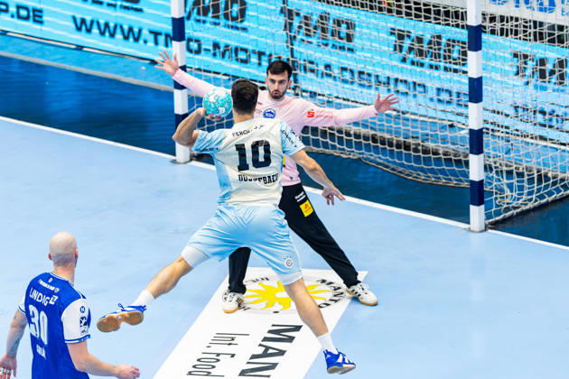 16.10.2026, GER, Handball, Maenner, Saison 26 27, Opel 1.Bl, 9.Spieltag, ThSV Eisenach - VfL Gummersbach Alex Dujshebaev (VfL Gummersbach), Matija Spikic (ThSV Eisenach,1) 99817 Eisenach Werner-Assmann-Halle Am Sportp Thueringen Deutschland