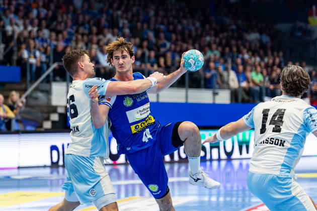 16.10.2026, GER, Handball, Maenner, Saison 26 27, Opel 1.Bl, 9.Spieltag, ThSV Eisenach - VfL Gummersbach Stepan Zeman (VfL Gummersbach), Stephan Seitz (ThSV Eisenach,44) 99817 Eisenach Werner-Assmann-Halle Am Sportp Thueringen Deutschland