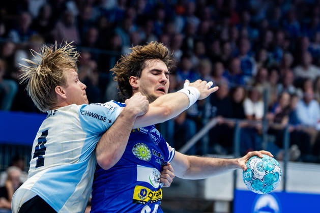 16.10.2026, GER, Handball, Maenner, Saison 26 27, Opel 1.Bl, 9.Spieltag, ThSV Eisenach - VfL Gummersbach Ellidi Snaer Vidarsson (VfL Gummersbach), Stephan Seitz (ThSV Eisenach,44) 99817 Eisenach Werner-Assmann-Halle Am Sportp Thueringen Deutschland