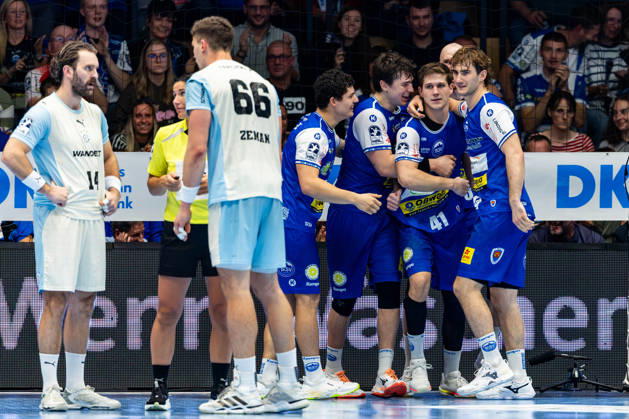 16.10.2026, GER, Handball, Maenner, Saison 26 27, Opel 1.Bl, 9.Spieltag, ThSV Eisenach - VfL Gummersbach Gian Attenhofer (ThSV Eisenach,11), Tillman Leu (ThSV Eisenach,99), Vukasin Antonijevic (ThSV Eisenach, 41), Stephan Seitz (ThSV Eisenach,44) 99817 Eisenach Werner-Assmann-Halle Am Sportp Thueringen Deutschland