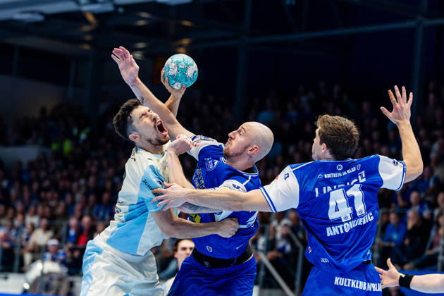 16.10.2026, GER, Handball, Maenner, Saison 26 27, Opel 1.Bl, 9.Spieltag, ThSV Eisenach - VfL Gummersbach Alex Dujshebaev (VfL Gummersbach), Dominik Solak (ThSV Eisenach,30) 99817 Eisenach Werner-Assmann-Halle Am Sportp Thueringen Deutschland