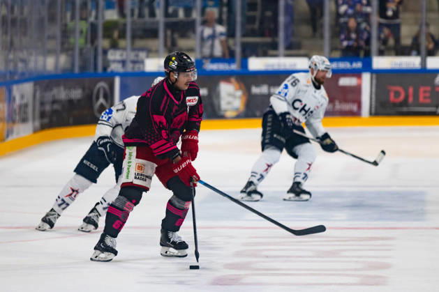 DEL2 (matchday 9) Ice hockey, Eishockey match between EV Landshut and Ravensburg Towerstars on 16.10.2026. in VR-Bank Landshut Arena Landshut, Germany David Elsner (EV Landshut 61) seen during the DEL2 (matchday 9) ice hockey match between EV Landshut and Ravensburg Towerstars on 16.10.2026. in VR-Bank Landshut Arena Landshut, Germany. Copyright: xBEAUTIFULxSPORTS Bosnjakovicx