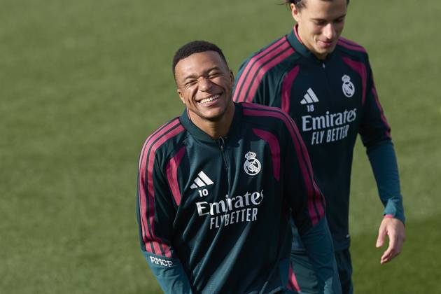 October 17, 2026, Madrid, Spain: Kylian Mbappe (Real Madrid CF) is seen in action during a training session on the eve of the LaLiga EA SPORTS 2026 2027 match between Real Madrid CF and Sevilla FC..Real Madrid CF is holding its final training session and press conference, PK, Pressekonferenz ahead of its ninth LaLiga game. Madrid Spain - ZUMAs197 20261017_aaa_s197_048 Copyright: xFedericoxTitonex