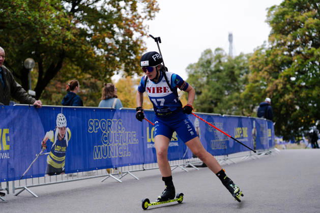 17.10.2026, GER, Biathlon, Frauen, IBU Biathlon Loop One Festival 2026, Saison 2026 2027, Super Sprint Qualifikation Damen Amandine Mengin ( FRA, 17 ) in der Kurve München Olympiapark Bayern Deutschland Copyright: xNordphoto Vux