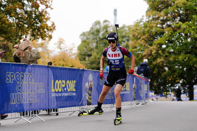 17.10.2026, GER, Biathlon, Frauen, IBU Biathlon Loop One Festival 2026, Saison 2026 2027, Super Sprint Qualifikation Damen Ema Kapustova ( SVK, 25 ) in der Kurve München Olympiapark Bayern Deutschland Copyright: xNordphoto Vux