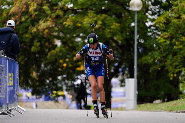 17.10.2026, GER, Biathlon, Frauen, IBU Biathlon Loop One Festival 2026, Saison 2026 2027, Super Sprint Qualifikation Damen Paula Botet ( FRA, 14 ) im Anstieg München Olympiapark Bayern Deutschland Copyright: xNordphoto Vux