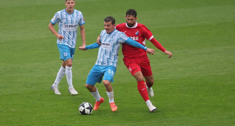 Stuttgart Fußball Regionalliga Südwest , Stuttgarter Kickers vs. TSV Steinbach Haiger , von links: Christian Mauersberger ( Kickers ) Deniz Bindemann ( Steinbach )