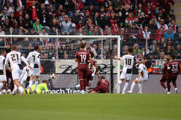 17.10.2026, Fussball, Herren, 1. Bundesliga, Saison 2026 2027, SV 07 Elversberg - FC Augsburg, Lukas Petkov (SV 07 Elversberg) erzielt das Tor zum 1:0 Elversberg Ursapharm-Arena an der Kaiserlinde Saarland Deutschland Copyright: xFabianxKleerx
