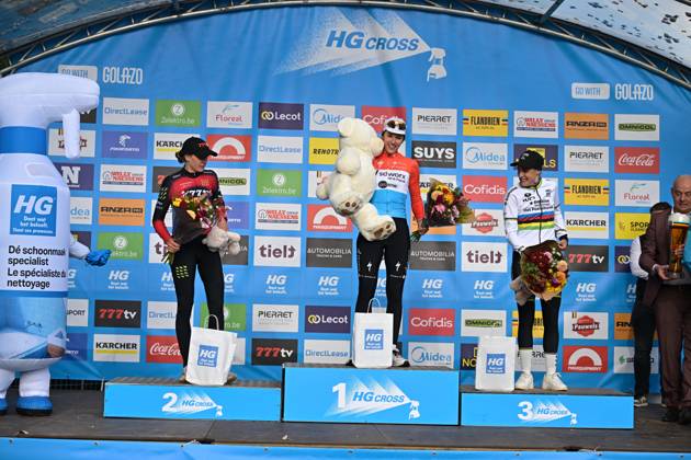 Dutch Aniek van Alphen; Luxembourgisch Marie Schreiber and Dutch Lucinda Brand pictured on the podium of the women s elite race of the Berencross Meulebeke cyclocross cycling event, race 2 8 in the HG Cross competition, on Saturday 17 October 2026. DAVIDxPINTENS  x190079693x