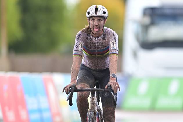 Dutch Lucinda Brand crosses the finish line of the women s elite race of the Berencross Meulebeke cyclocross cycling event, race 2 8 in the HG Cross competition, on Saturday 17 October 2026. DAVIDxPINTENS  x190079764x