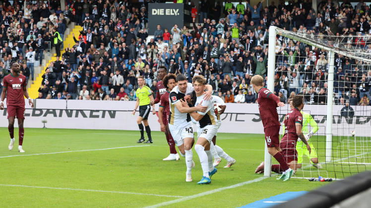 17.10.2026, xrekx, Fussball 1.Bundesliga, SV Elversberg - FC Augsburg v.l. Lukas Petkov (SV 07 Elversberg) jubelt nach seinem Tor zum 1:0 Elfmeter (DFL DFB REGULATIONS PROHIBIT ANY USE OF PHOTOGRAPHS as IMAGE SEQUENCES and or QUASI-VIDEO) Elversberg