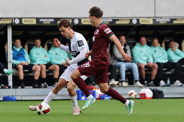 17.10.2026, Fussball, Herren, 1. Bundesliga, Saison 2026 2027, SV 07 Elversberg - FC Augsburg, Maurice Krattenmacher (SV 07 Elversberg), Robin Fellhauer (FC Augsburg) Elversberg Ursapharm-Arena an der Kaiserlinde Saarland Deutschland (DEU) Copyright: xSebastianxBachx