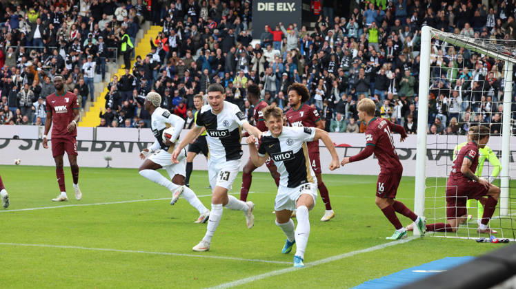 17.10.2026, xrekx, Fussball 1.Bundesliga, SV Elversberg - FC Augsburg v.l. Lukas Petkov (SV 07 Elversberg) jubelt nach seinem Tor zum 1:0 Elfmeter (DFL DFB REGULATIONS PROHIBIT ANY USE OF PHOTOGRAPHS as IMAGE SEQUENCES and or QUASI-VIDEO) Elversberg
