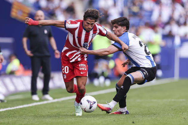October 17, 2026, Cornella, Barcelona, SPAIN: Giuliano Simeone of Atletico de Madrid and Roger Hinojo of RCD Espanyol fight for the ball during the Spanish league, LaLiga EA Sports, football match played between RCD Espanyol and Atletico de Madrid at RCDE Stadium on October 17, 2026 in Cornella, Spain. RCD Espanyol V Atletico De Madrid - LaLiga EA Sports  - ZUMAa181 20261017_zaa_a181_136 Copyright: xJavierxBorregox