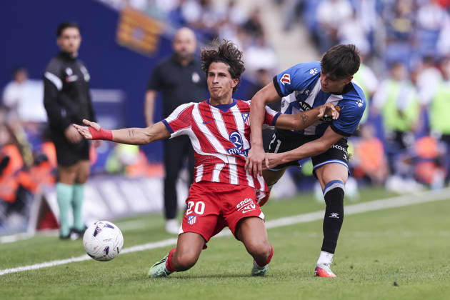 October 17, 2026, Cornella, Barcelona, SPAIN: Giuliano Simeone of Atletico de Madrid and Roger Hinojo of RCD Espanyol compete for the ball during the Spanish league, LaLiga EA Sports, football match played between RCD Espanyol and Atletico de Madrid at RCDE Stadium on October 17, 2026 in Cornella, Spain. RCD Espanyol V Atletico De Madrid - LaLiga EA Sports  - ZUMAa181 20261017_zaa_a181_141 Copyright: xJavierxBorregox