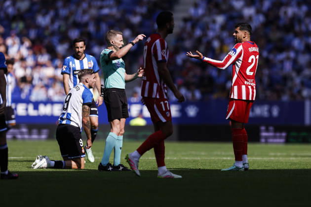 October 17, 2026, Cornella, Barcelona, SPAIN: Cristian Romero of Atletico de Madrid protest Alejandro Hernandez, referee of the match, during the Spanish league, LaLiga EA Sports, football match played between RCD Espanyol and Atletico de Madrid at RCDE Stadium on October 17, 2026 in Cornella, Spain. RCD Espanyol V Atletico De Madrid - LaLiga EA Sports - ZUMAa181 20261017_zaa_a181_143 Copyright: xJavierxBorregox