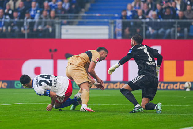 Nicolas Capaldo (Hamburger SV, 24), Ermedin Demirovic (VfB Stuttgart, 09) GER, Hamburger SV vs. VfB Stuttgart, Fußball, 1. Bundesliga, Spieltag 06, Saison 2026 2027, 17.10.2026 DFL REGULATIONS PROHIBIT ANY USE OF PHOTOGRAPHS AS IMAGE SEQUENCES AND OR QUASI-VIDEO GER, Hamburger SV vs. VfB Stuttgart, Fußball, 1. Bundesliga, Spieltag 06, Saison 2026 2027, 17.10.2026 Hamburg Copyright: xEibner-Pressefoto MarcelxvonxFehrnx EP_MFN