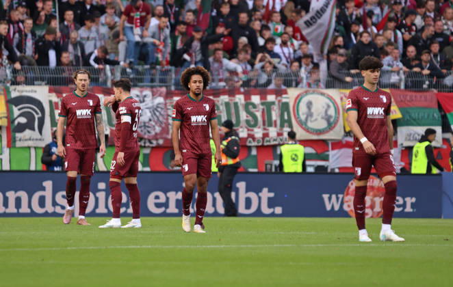 17.10.2026, Fussball, Herren, 1. Bundesliga, Saison 2026 2027, SV 07 Elversberg - FC Augsburg, Enttäuschung bei den Spielern des FC Augsburg Elversberg Ursapharm-Arena an der Kaiserlinde Saarland Deutschland Copyright: xFabianxKleerx