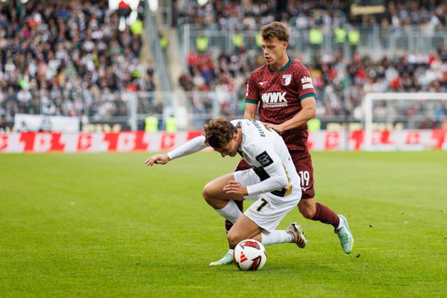 Mautice Krattenmacher (SV 07 Elversberg) im Zweikampf mit Robin Fellhauer (FC Augsburg) , Aktion Action SV Elversberg vs FC Augsburg, Fussball, 1. Bundesliga, 06. Spieltag, Saison 2026 2027, 17.10.2026 SV Elversberg vs FC Augsburg, Fussball, 1. Bundesliga, 06. Spieltag, Saison 2026 2027, 17.10.2026 Copyright: xEibnerxPressefotox EP_ANS