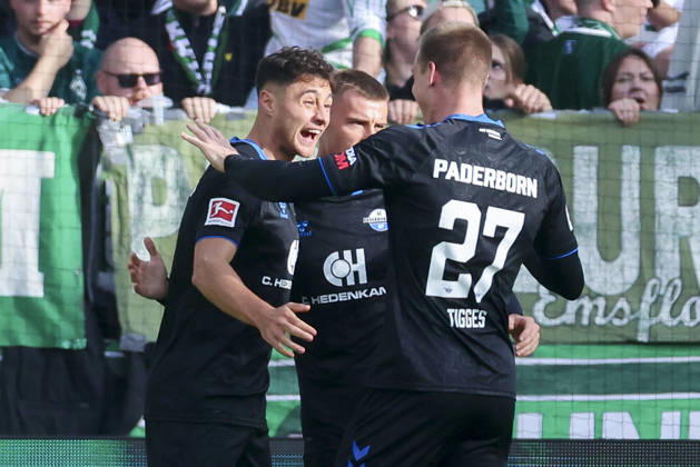 Stefano Marino (SC Paderborn 07) bejubelt seinen Treffer mit den Teamkollegen waehrend des spiels der 1. Bundesliga zwischen SV Werder Bremen und SC Paderborn 07, Weserstadion am 17. October 2026 in Bremen, Deutschland. (Foto von Marco Steinbrenner DeFodi Images) +++ Stefano Marino (SC Paderborn 07) celebrates his goal with teammates during the Bundesliga match between SV Werder Bremen and SC Paderborn 07 at Weserstadion on October 17, 2026 in Bremen, Germany. (Photo by Marco Steinbrenner DeFodi Images) DFB DFL REGULATIONS PROHIBIT ANY USE OF PHOTOGRAPHS AS IMAGE SEQUENCES AND OR QUASI-VIDEO. (Photo by Marco Steinbrenner DeFodi Images) -