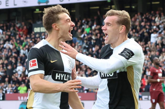 17.10.2026, xrekx, Fussball 1.Bundesliga, SV Elversberg - FC Augsburg v.l. Lukas Petkov (SV 07 Elversberg) Lasse Günther (SV 07 Elversberg) jubelt nach seinem Tor zum 2:0 (DFL DFB REGULATIONS PROHIBIT ANY USE OF PHOTOGRAPHS as IMAGE SEQUENCES and or QUASI-VIDEO) Elversberg