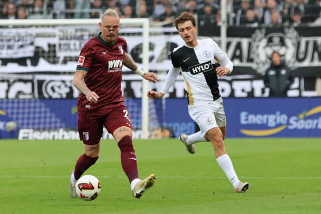 17.10.2026, Fussball, Herren, 1. Bundesliga, Saison 2026 2027, SV 07 Elversberg - FC Augsburg, Marius Wolf (FC Augsburg), Maurice Krattenmacher (SV 07 Elversberg) Elversberg Ursapharm-Arena an der Kaiserlinde Saarland Deutschland (DEU) Copyright: xSebastianxBachx