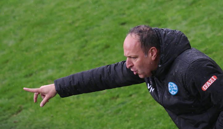 Stuttgart Fußball Regionalliga Südwest , Stuttgarter Kickers vs. TSV Steinbach Haiger , Trainer Holger Bachthaler ( Kickers )
