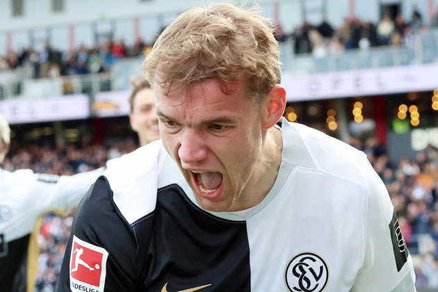 17.10.2026, xrekx, Fussball 1.Bundesliga, SV Elversberg - FC Augsburg v.l. Lasse Günther (SV 07 Elversberg) jubelt nach seinem Tor zum 2:0 (DFL DFB REGULATIONS PROHIBIT ANY USE OF PHOTOGRAPHS as IMAGE SEQUENCES and or QUASI-VIDEO) Elversberg