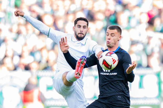 17.10.2026 - Fußball, 2026 2027, 1. Bundesliga, 6. Spieltag, SV Werder Bremen - SC Paderborn 07: (L-R) Ludovit Reis (Bremen), Gabriel Vidovic (Paderborn) DFL REGULATIONS PROHIBIT ANY USE OF PHOTOGRAPHS AS IMAGE SEQUENCES AND OR QUASI-VIDEO.