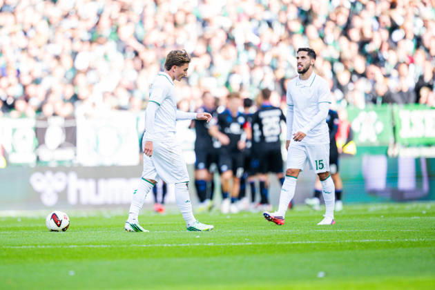17.10.2026 - Fußball, 2026 2027, 1. Bundesliga, 6. Spieltag, SV Werder Bremen - SC Paderborn 07: (L-R) Chuki (Bremen), Ludovit Reis (Bremen) nach dem Tor zum 0:1 von Stefano Marino (Paderborn) DFL REGULATIONS PROHIBIT ANY USE OF PHOTOGRAPHS AS IMAGE SEQUENCES AND OR QUASI-VIDEO.